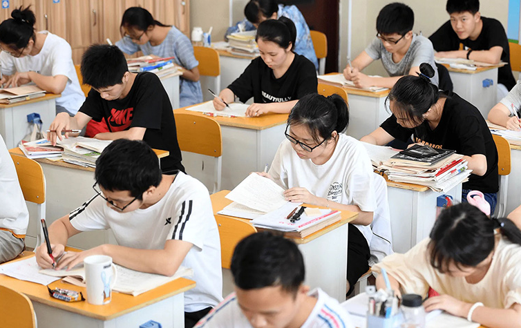 “讲、练、测、评”闭环：兰州高三复读学校的高效提分策略！